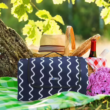 Relaxdays XXL Picknickdecke, 200x300 cm, Fleece Stranddecke, wärmeisoliert, wasserdicht, mit Tragegriff, dunkelblau/weiß