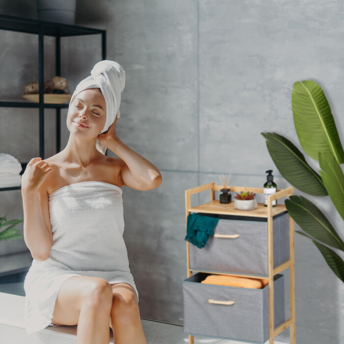 Relaxdays Bambus Badregal mit 2 Wäschekörben