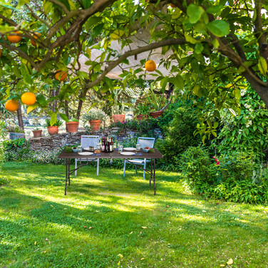 Relaxdays Klappbarer Gartentisch Holzoptik