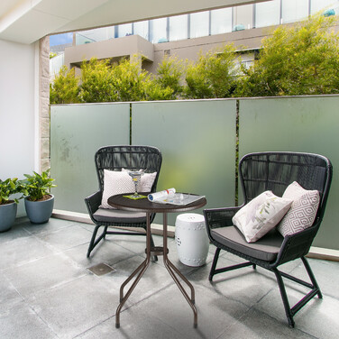 Relaxdays Gartentisch rund braun