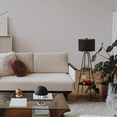 Relaxdays Stehlampe mit Regal in Schwarz