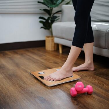 Relaxdays Digitale Personenwaage, Bambus, bis 180 kg, automatisches EIN/AUS, kg & lbs, Natur
