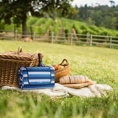Relaxdays XXL Picknickdecke, 200x300 cm, isoliert, wasserdicht, gestreifte Fleece Stranddecke, Tragegriff, blau/weiß