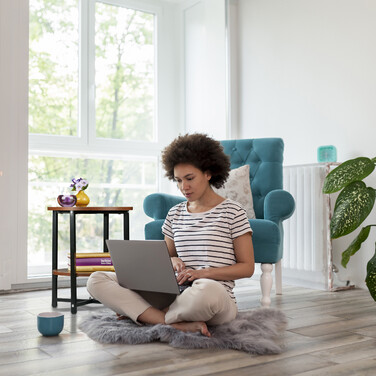 Relaxdays Runder Beistelltisch mit 2 Ablagen